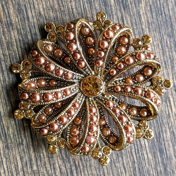Liz Claiborne Jewelry - Liz Claiborne Brooch Gold-Tone Amber Rhinestones Ribbon Swirl Floral 2” Vtg